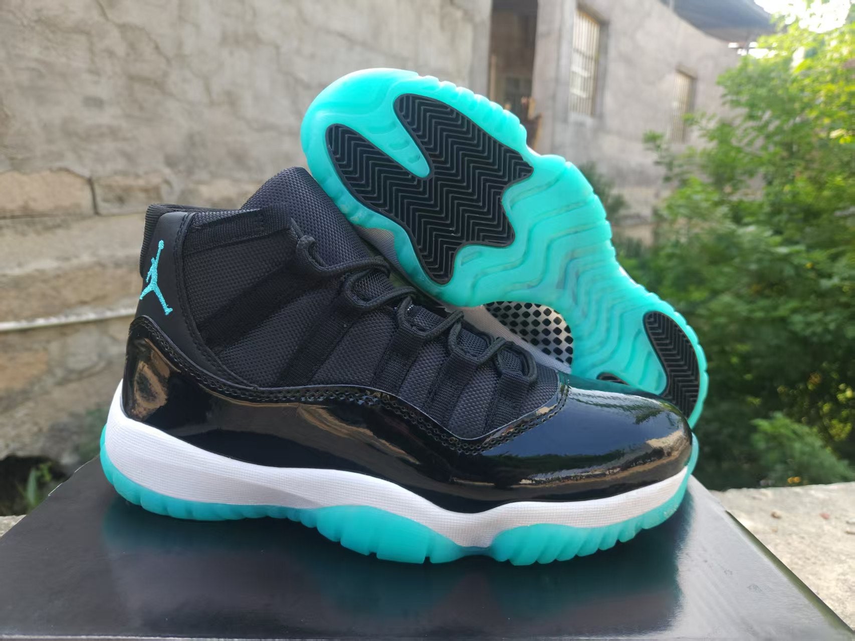 Jordan 11 – Design‑Inspired "Tiffany" Custom Fantasy Build AJ11‑TIFF‑1132