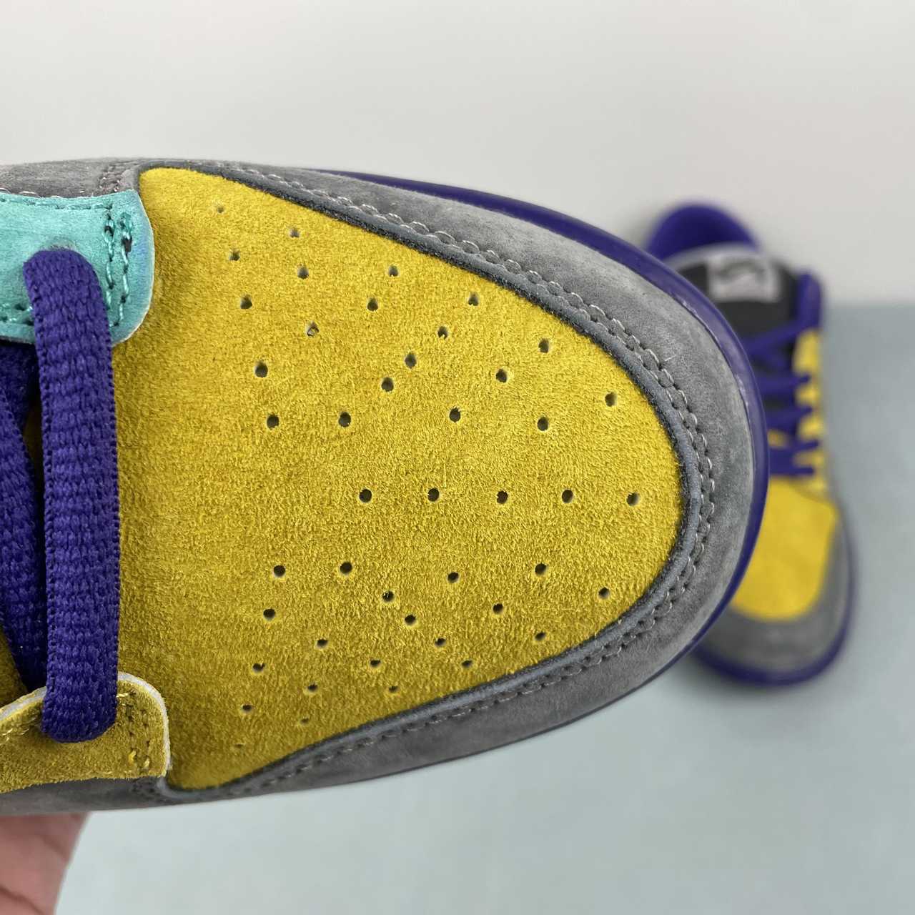 Nike SB Dunk Low – Design-Inspired "What the Supreme" Custom Tribute Build SBDNK‑073